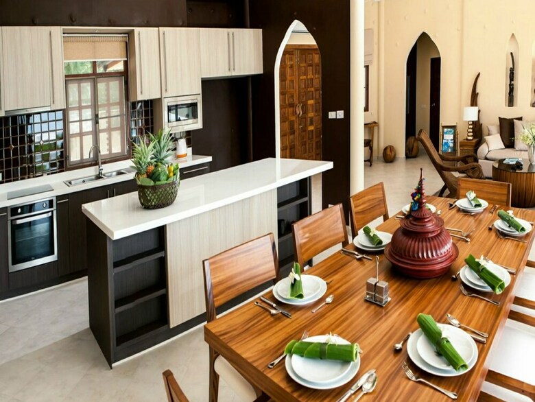 4 Bedroom Beach Front Villa Sea Breeze