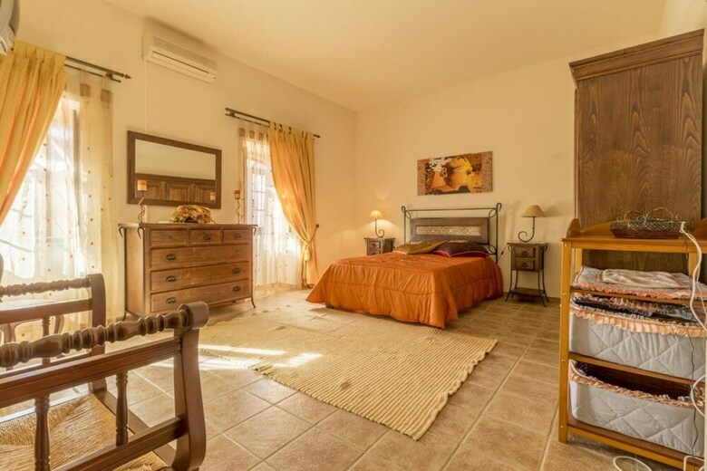Villa - 7 Bedrooms With Pool And Wifi - 107981