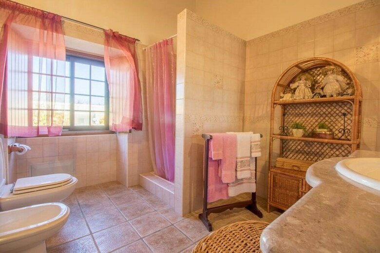 Villa - 7 Bedrooms With Pool And Wifi - 107981