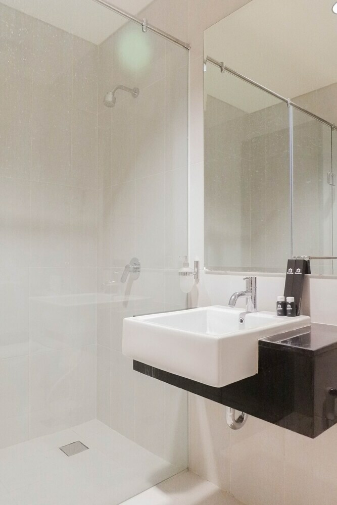 Modern 1br Apartment With City View At Praxis