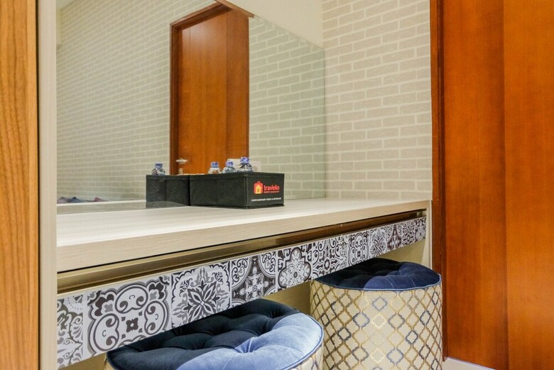Stylish And Convenient Studio Roseville Apartment