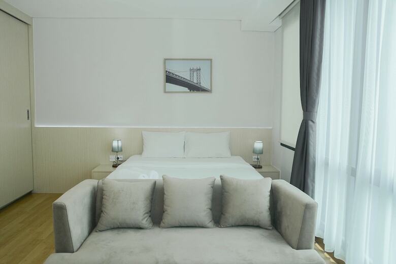 Comfortable Studio Room At Capitol Suites Apartment