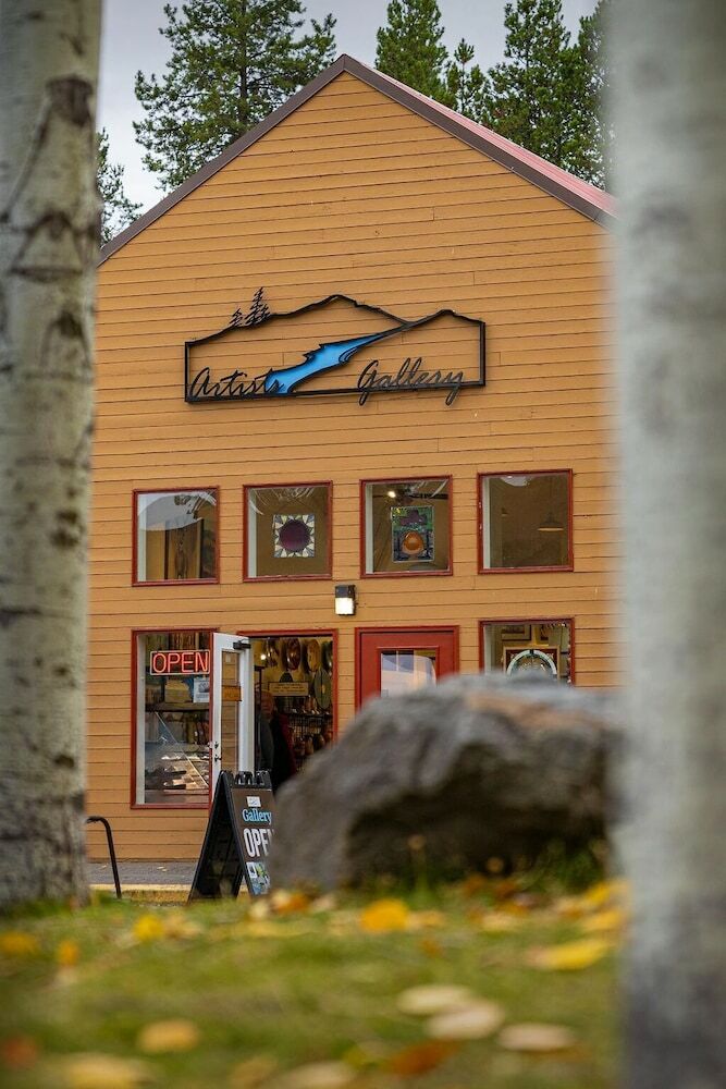 Tamarack Lane 8 By Village Properties At Sunriver
