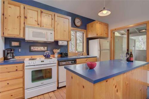 Circle 4 Cabin 2 By Village Properties At Sunriver