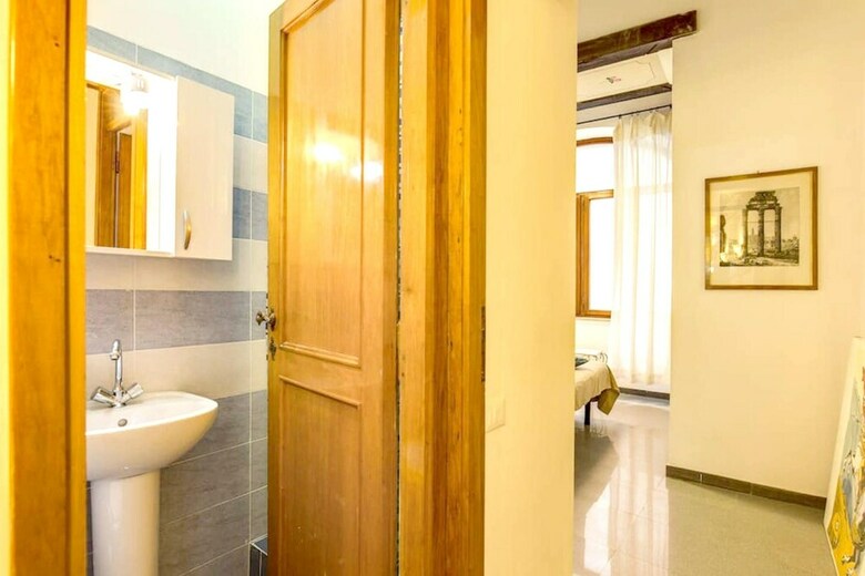 Apartment With 3 Bedrooms In Roma, With Wifi