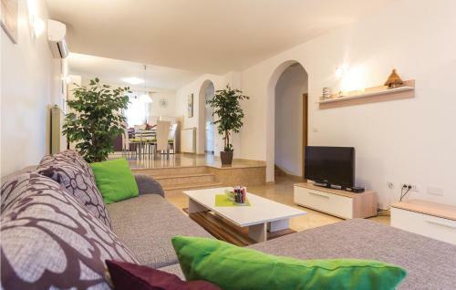 Holiday Home Pula 24