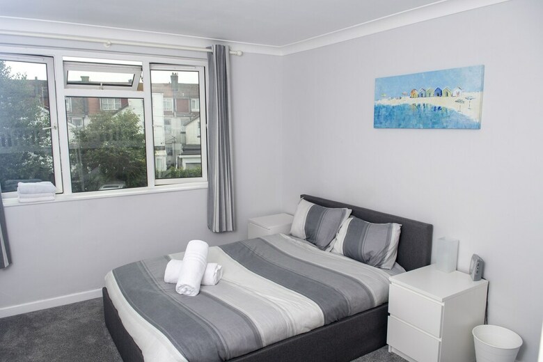 58 Esplanade Court Luxury Apartment