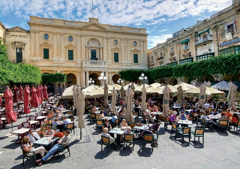 Getawaysmalta - Spinola Bay Seafront Apartment In St Julian's