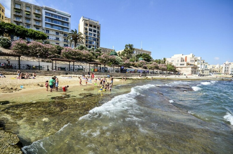 Getawaysmalta - Spinola Bay Seafront Apartment In St Julian's
