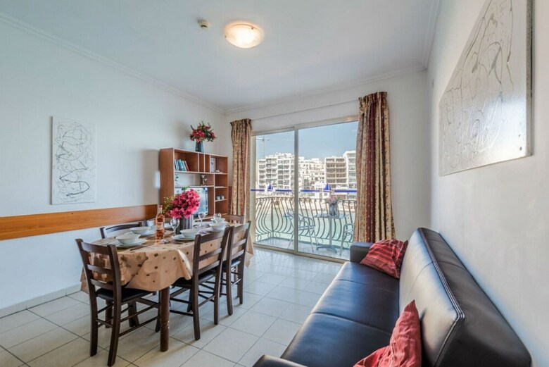 Getawaysmalta - Spinola Bay Seafront Apartment In St Julian's