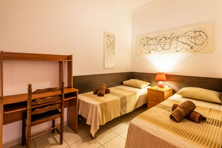 Getawaysmalta - Spinola Bay Seafront Apartment In St Julian's