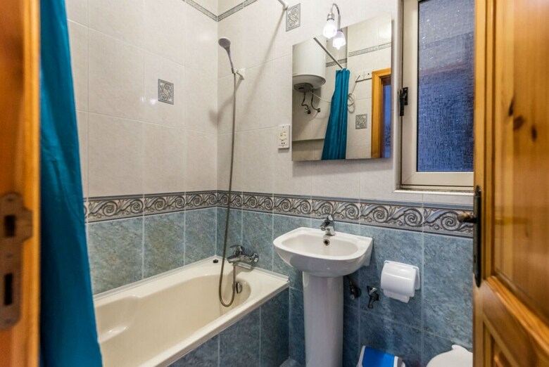 Getawaysmalta - Spinola Bay Seafront Apartment In St Julian's