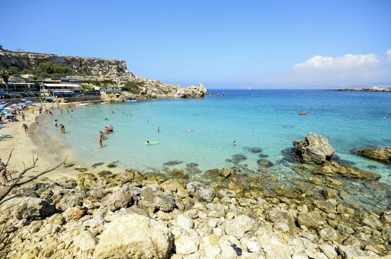 Getawaysmalta - Spinola Bay Seafront Apartment In St Julian's