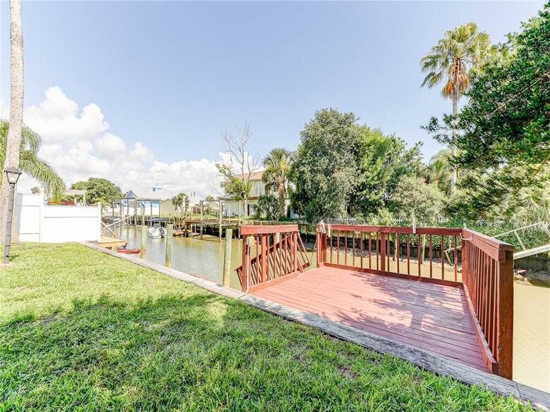 Mermaid Retreat, 2 Bedrooms, Canal Front, Sleeps 6