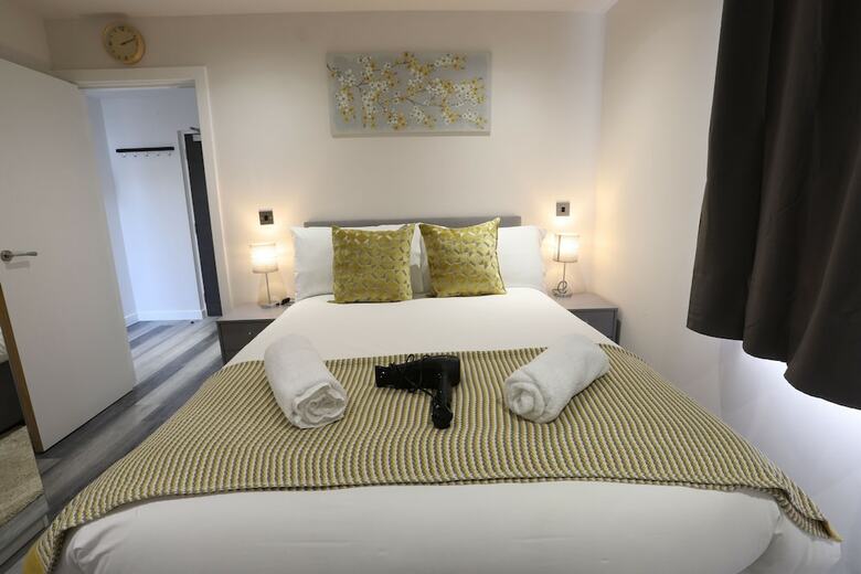 Apartamentos Nec Airport Shortstay
