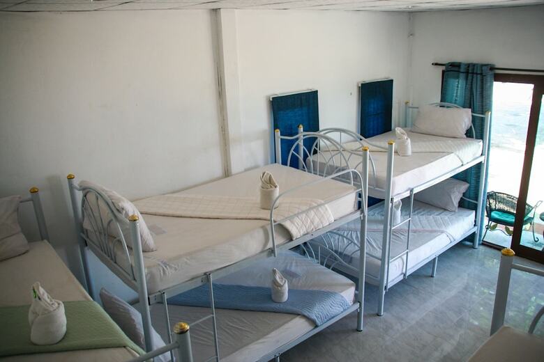 Hostal The Beach Village - Hostel