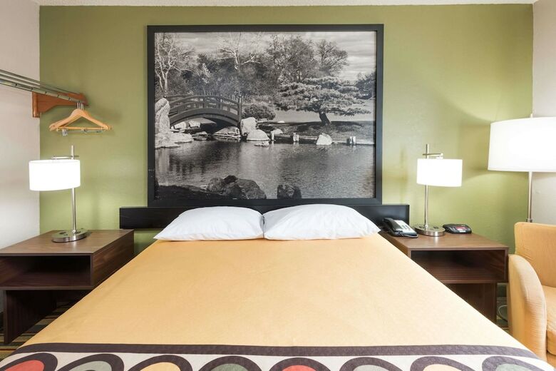Motel Super 8 By Wyndham Bloomington
