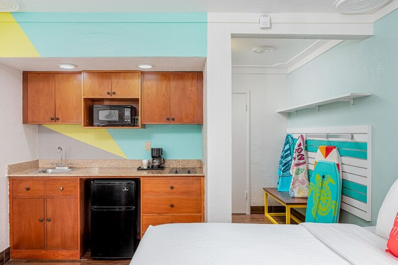 Beachside Hotel & Suites
