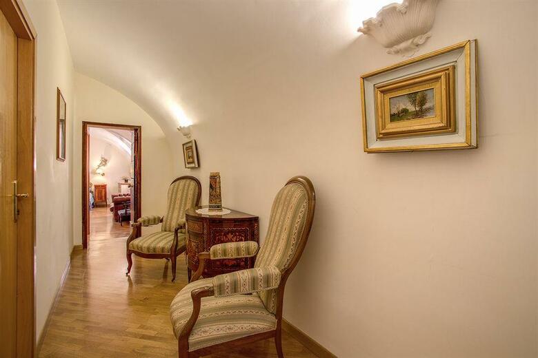 Navona Gallery & Garden Suites B&B