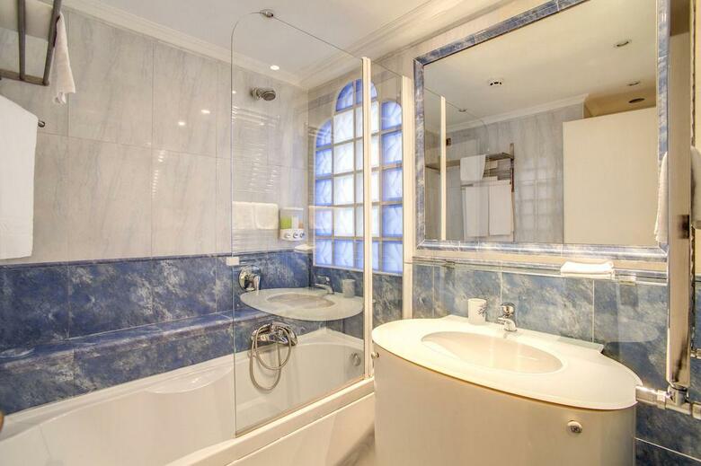 Navona Gallery & Garden Suites B&B