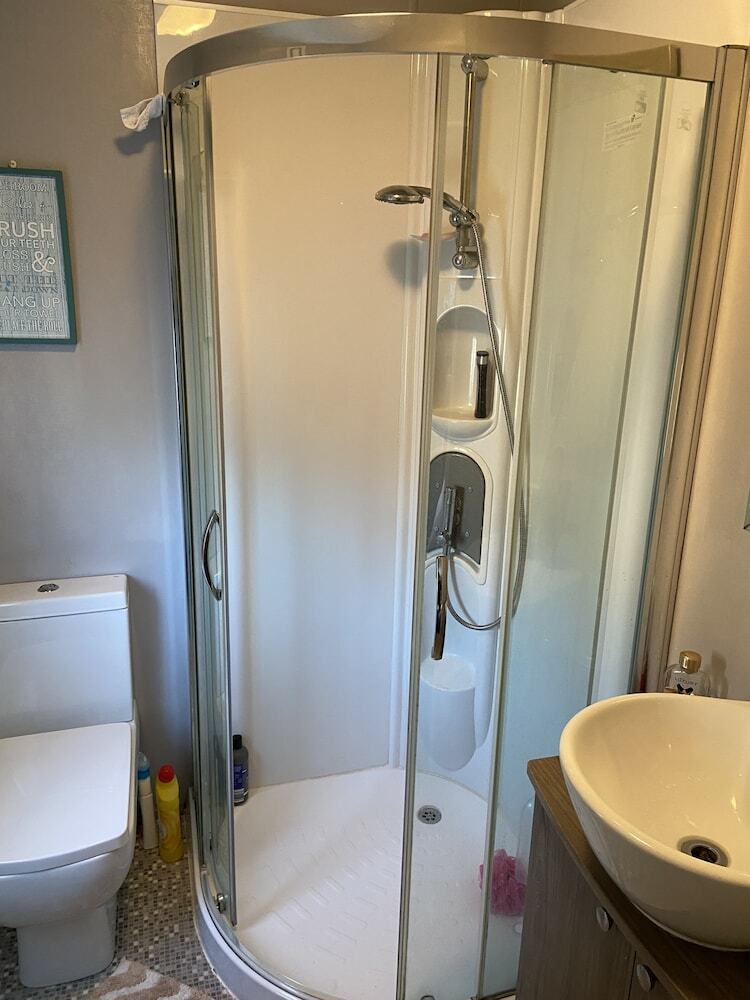 Villa Impeccable 2-bed Lodge In Whitley Bay