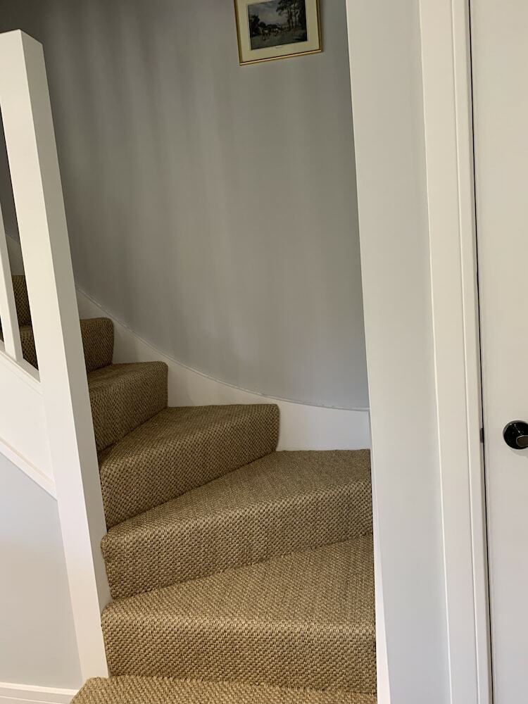 Stunning 1-bed Apartment In Newmarket
