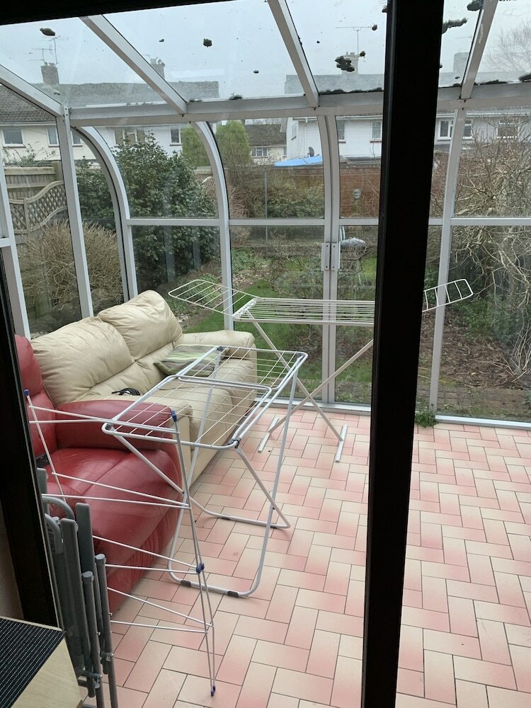 Residencia Inviting 4-bed House In Crawley
