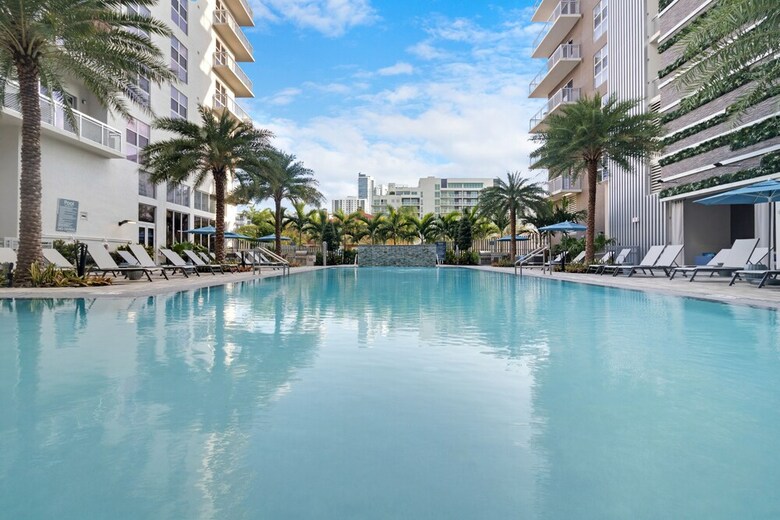 Biscayne Townhomes By Sextant