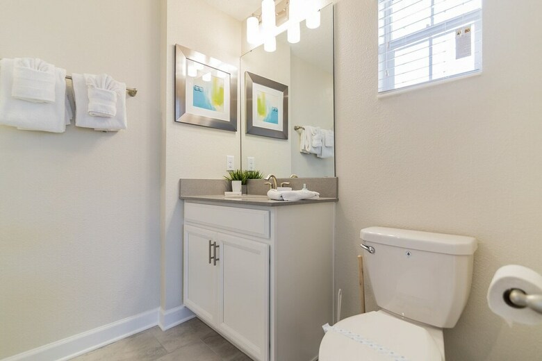 5-bed Th, Well Appointed & Sure To Please! 1551 Sd