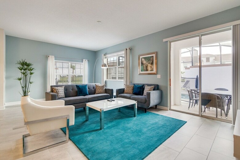 5-bed Th, Well Appointed & Sure To Please! 1551 Sd