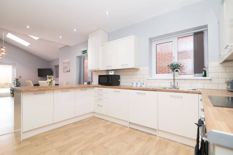 Aparthotel West Brom- Premium Stay