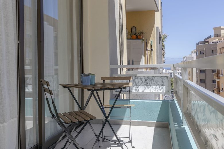 City Center Chic Apartment, Balcony
