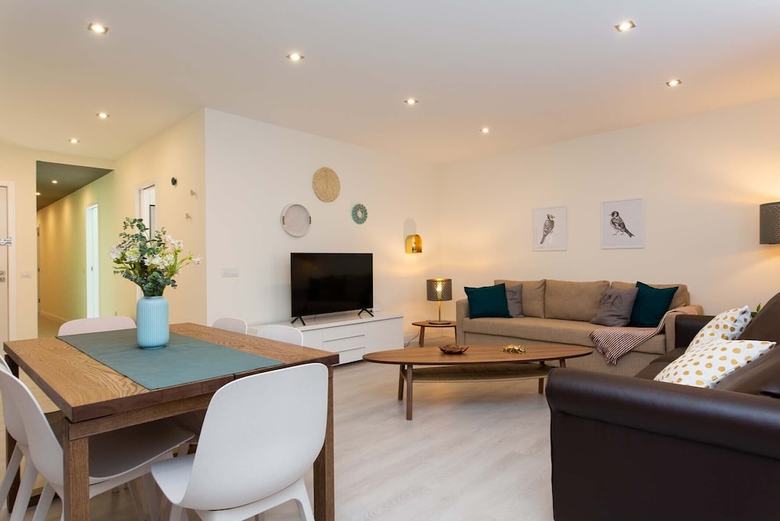City Center Chic Apartment, Balcony