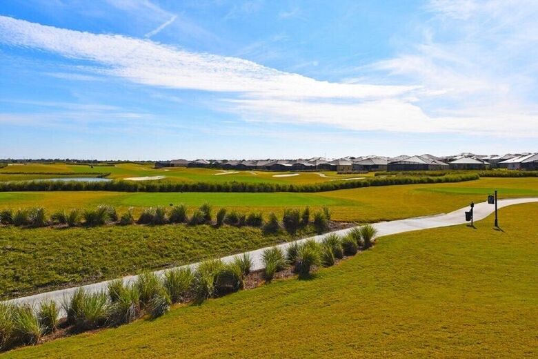 Champions Gate 266 - Five Bedroom Townhome With Splash Pool