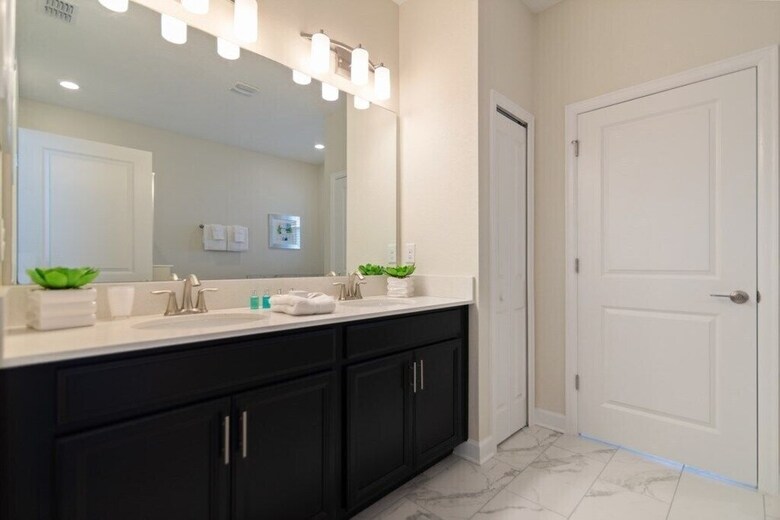 Champions Gate 1620 - Eight Bedroom Pool Home