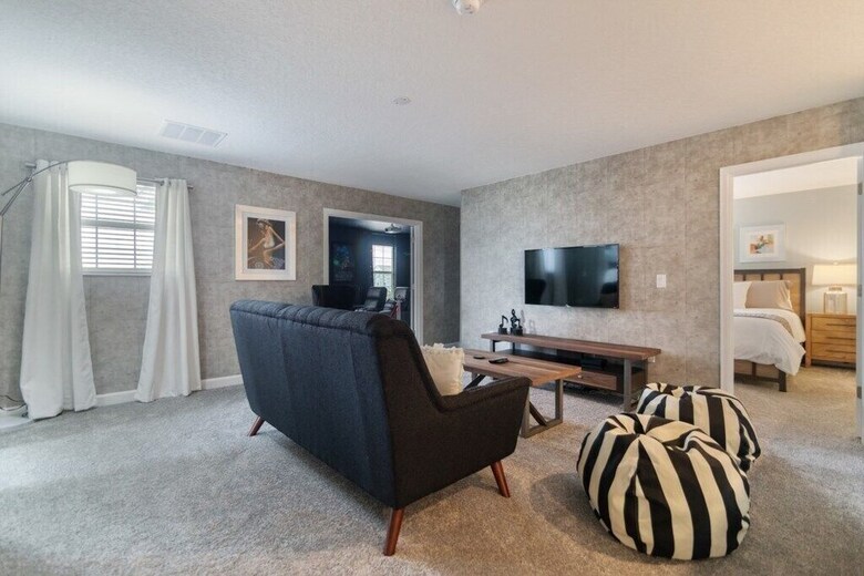 Champions Gate 1620 - Eight Bedroom Pool Home