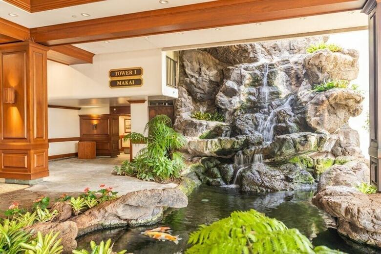 Waikiki Banyan W/ocean Views Free Parking