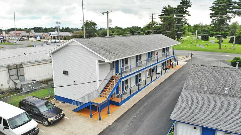Motel Travelers Inn And Suites