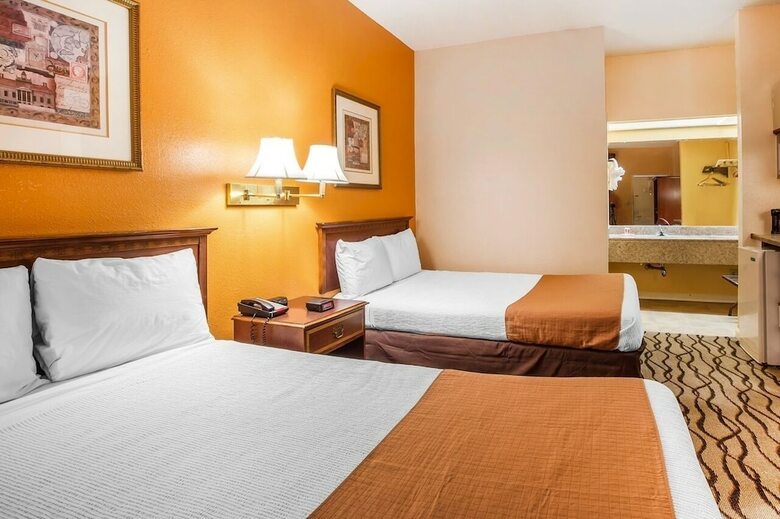 Hotel Budgetel Inn & Suites