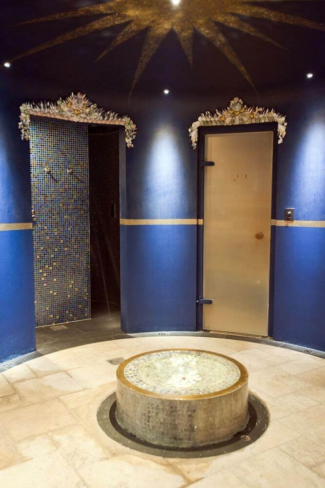 Charlton House Spa Hotel