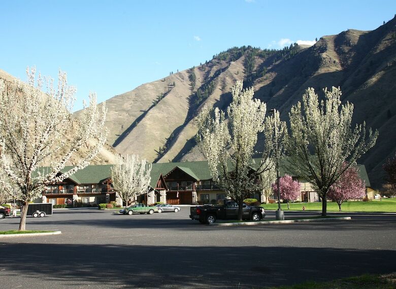 Hotel Salmon Rapids Lodge