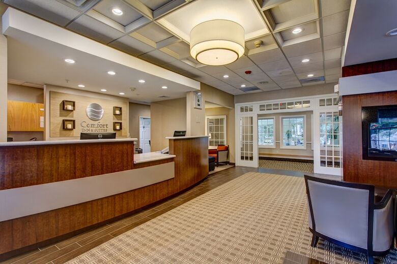 Hotel Comfort Inn & Suites