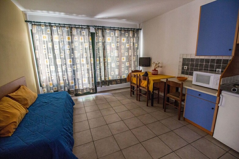 Nireas Studios & Apartments