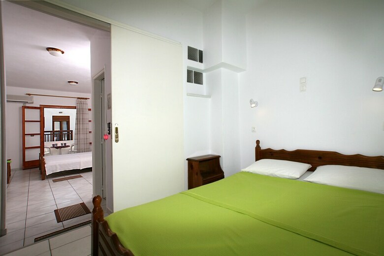 Hotel Kapetanos Rooms