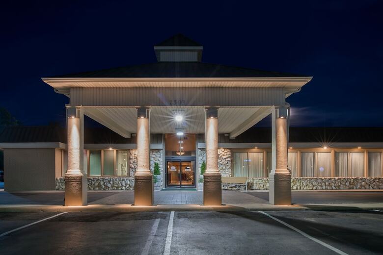 Hotel Ramada By Wyndham Midtown Grand Island