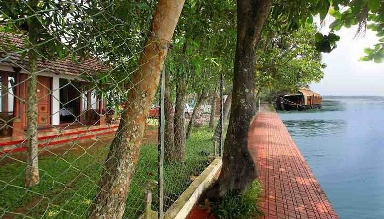 Hotel Saro Lake County