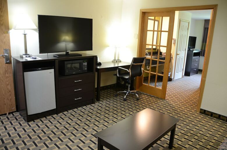 Hotel Americinn By Wyndham West Burlington