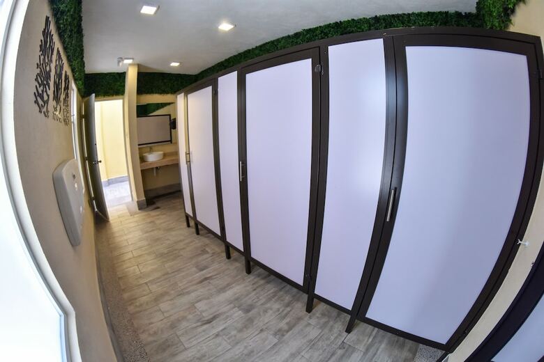 Hotel Valenciana Midway Inn