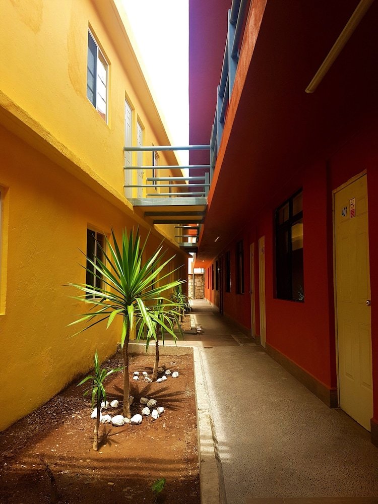 Hotel Valenciana Midway Inn