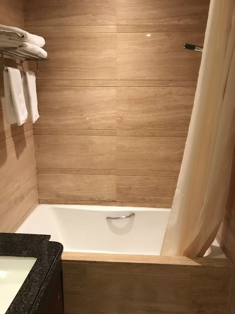 Jing'an Ziyuan Apartment